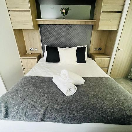 Fir Tree Lodge With Hot Tub York Exteriör bild