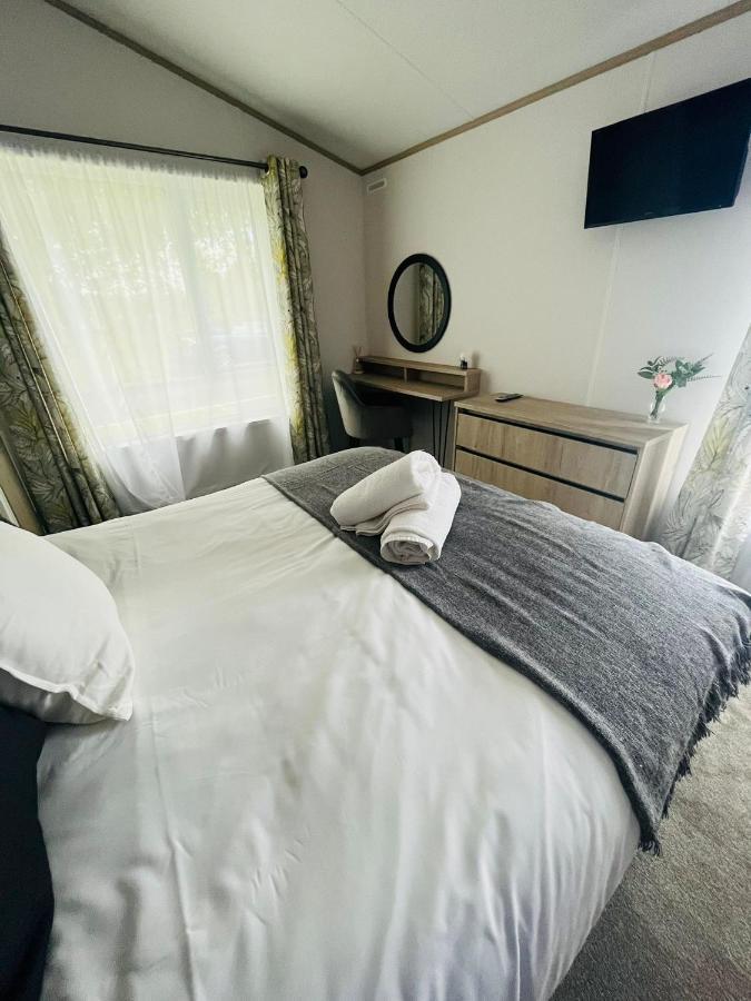 Fir Tree Lodge With Hot Tub York Exteriör bild