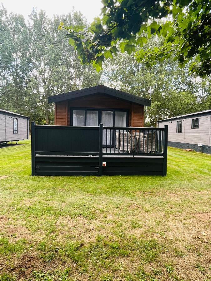 Fir Tree Lodge With Hot Tub York Exteriör bild