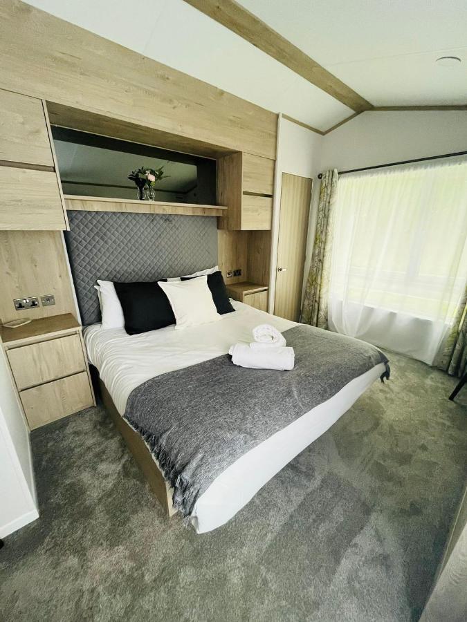Fir Tree Lodge With Hot Tub York Exteriör bild