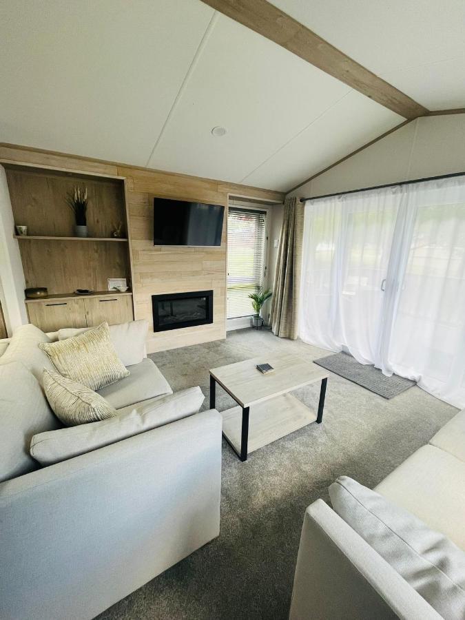 Fir Tree Lodge With Hot Tub York Exteriör bild