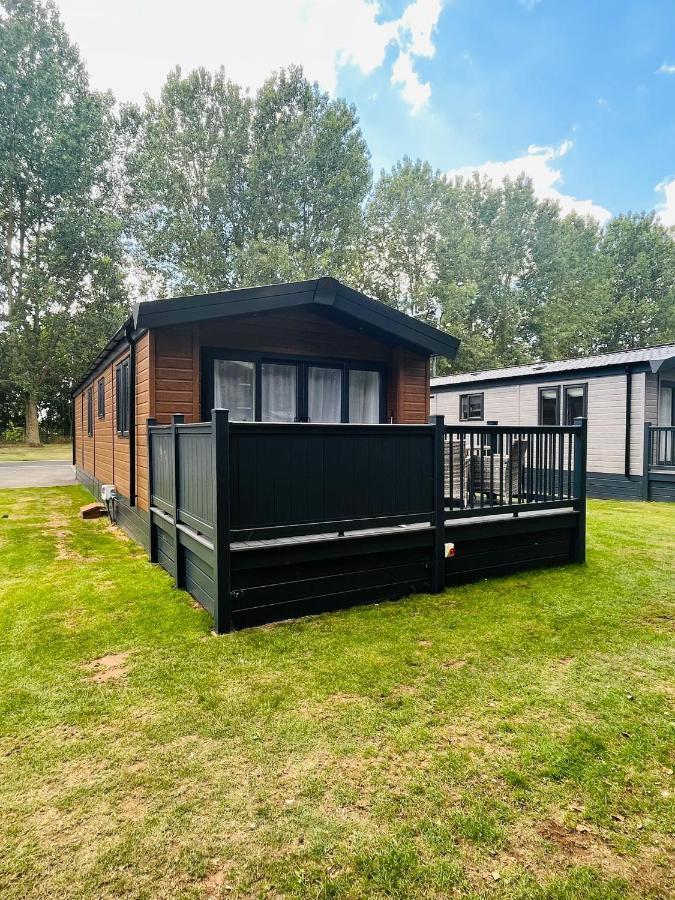 Fir Tree Lodge With Hot Tub York Exteriör bild