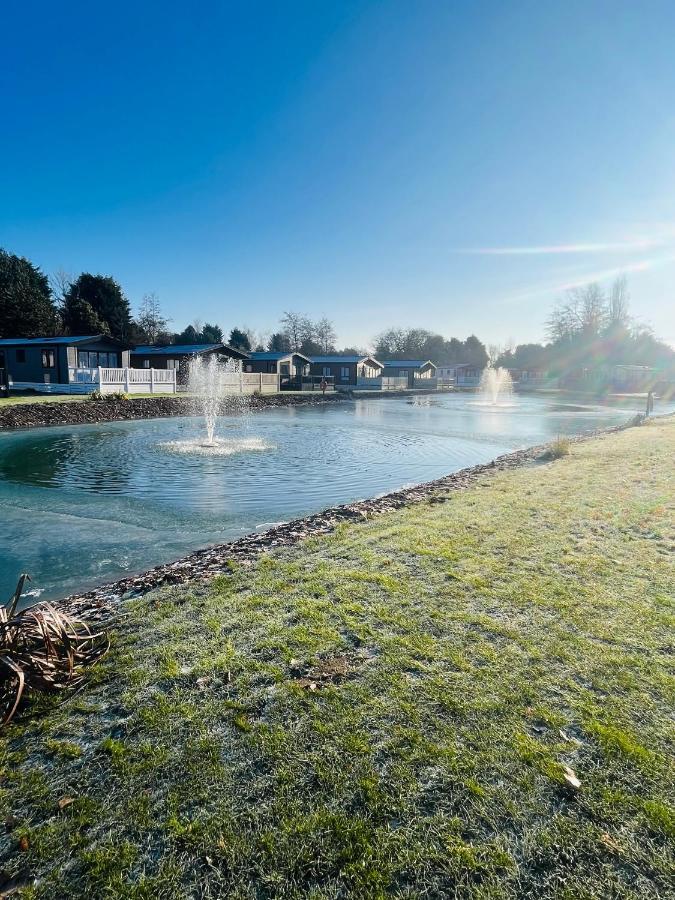 Fir Tree Lodge With Hot Tub York Exteriör bild